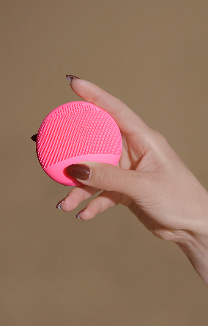 AIRYDAY Glow Booster Cleansing Brush — silicone facial cleansing device 3 intensities IPX7
